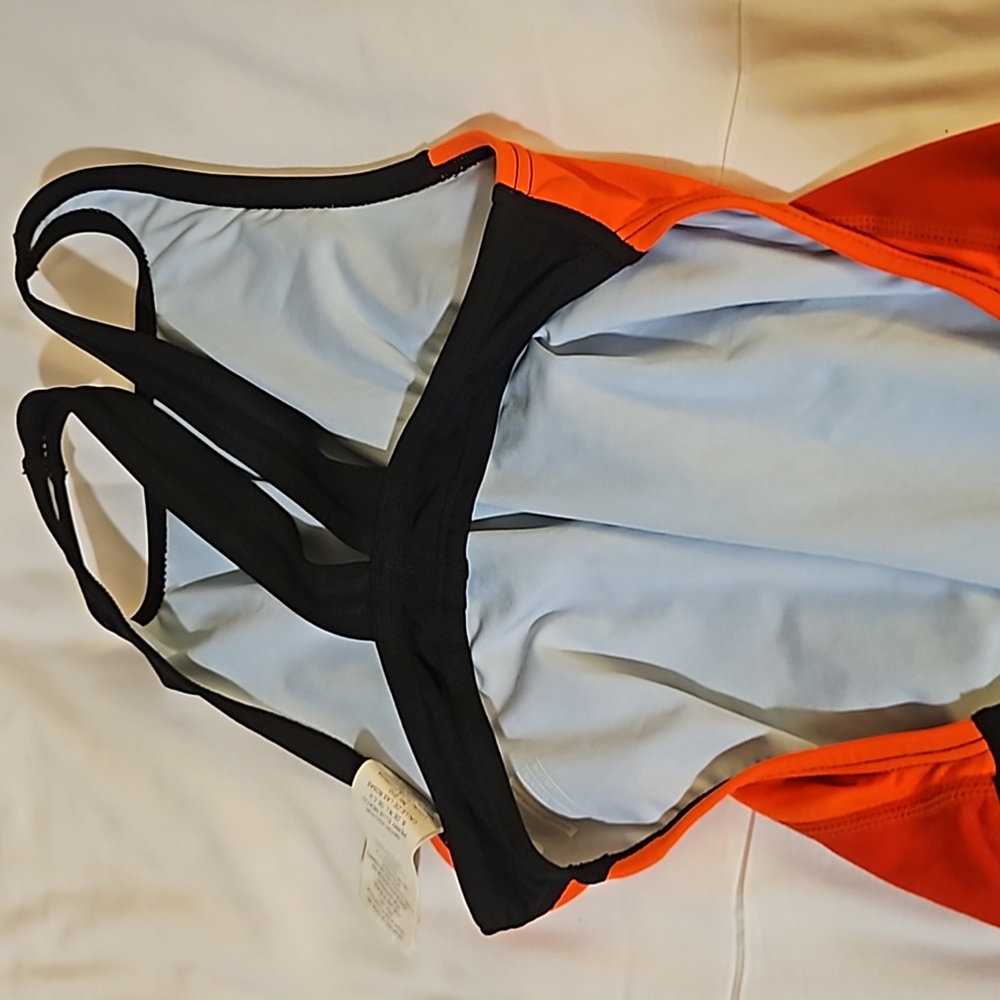 Nike one piece - Picture 3 of 3